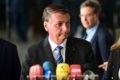 Cercado por ministros e aliados, Jair Bolsonaro se prepara para fazer o pronunciamento aos brasileiros após derrota nas eleições, no Palácio do Planalto - Metrópoles - Metrópoles