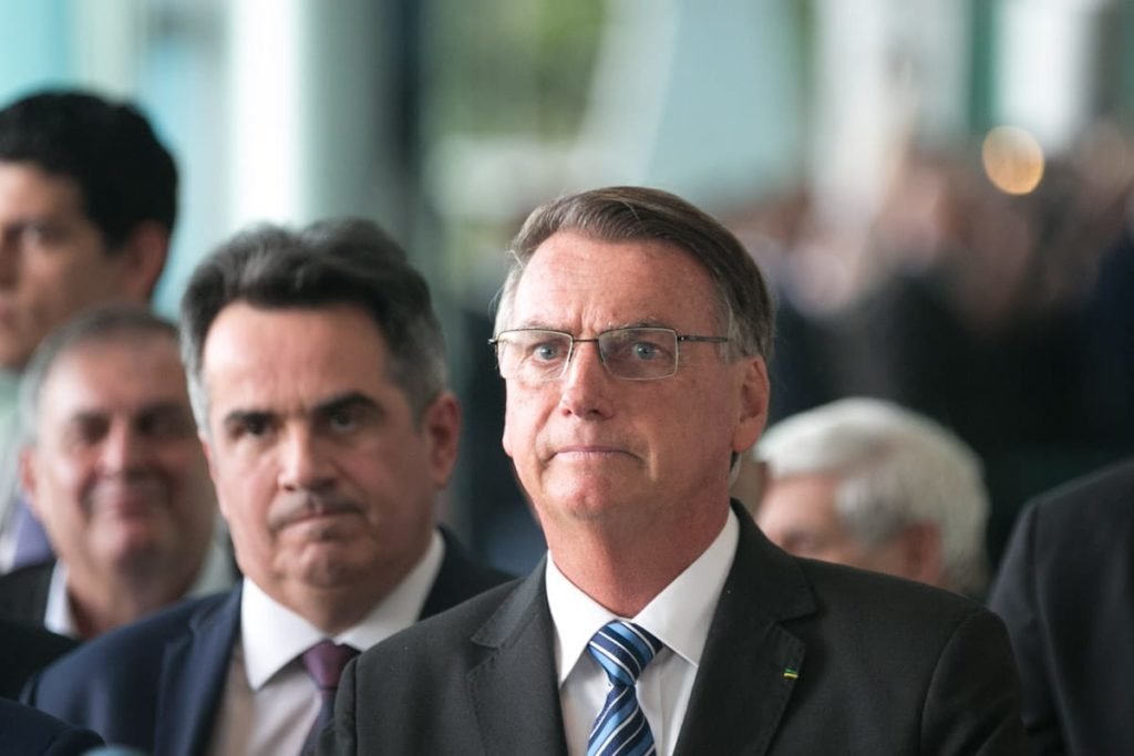 Cercado por ministros e aliados, Jair Bolsonaro faz pronunciamento aos brasileiros após derrota nas eleições, no Palácio do Planalto - Metrópoles - Metrópoles
