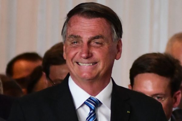 Imagem colorida mostra presidente Jair Bolsonaro (PL) sorrindo - Metrópoles