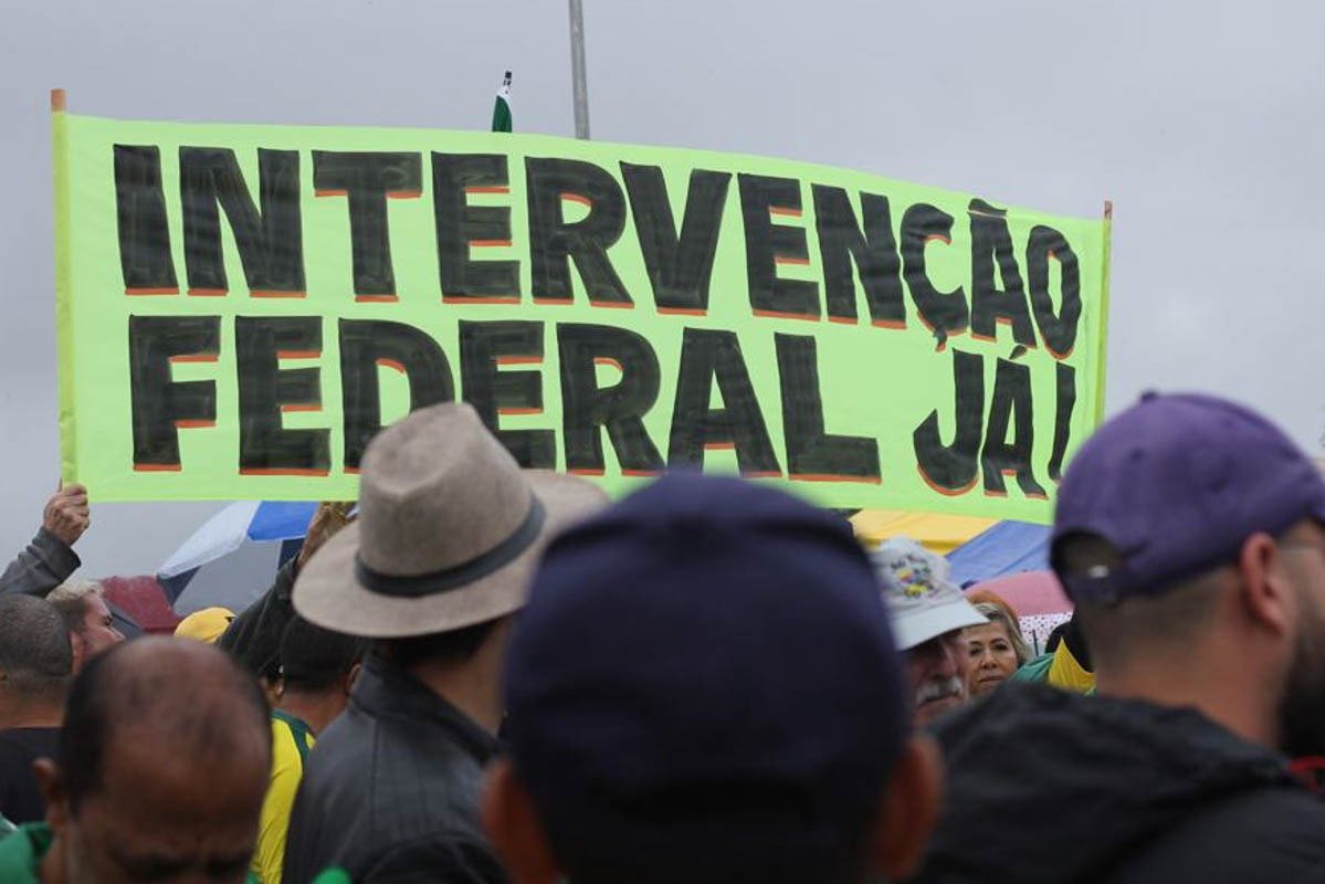 Mais uma ameaça: Bolsonaro fala em intervenção federal em