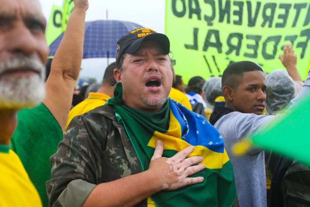 Manifestantes QG intervenção Federal2