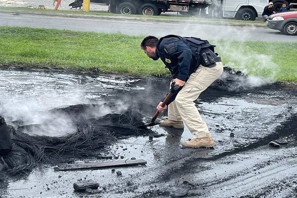 PRF em ponto de bloqueio e rodovia da capital da República