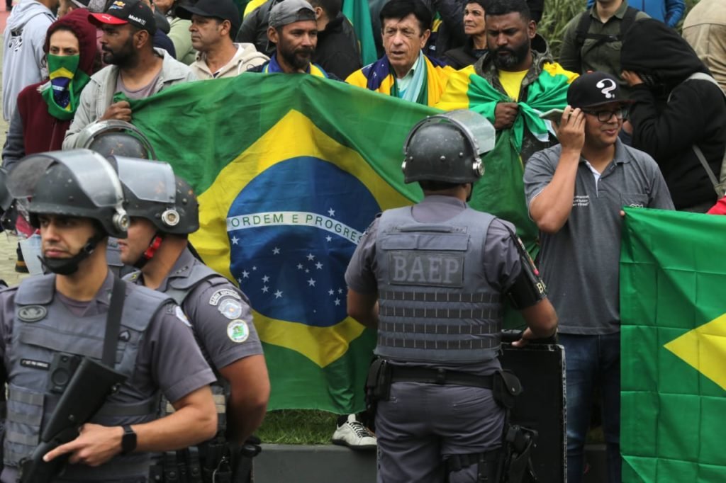 Ex-Defesa alerta Lula sobre risco de MTST ir contra baderna golpista