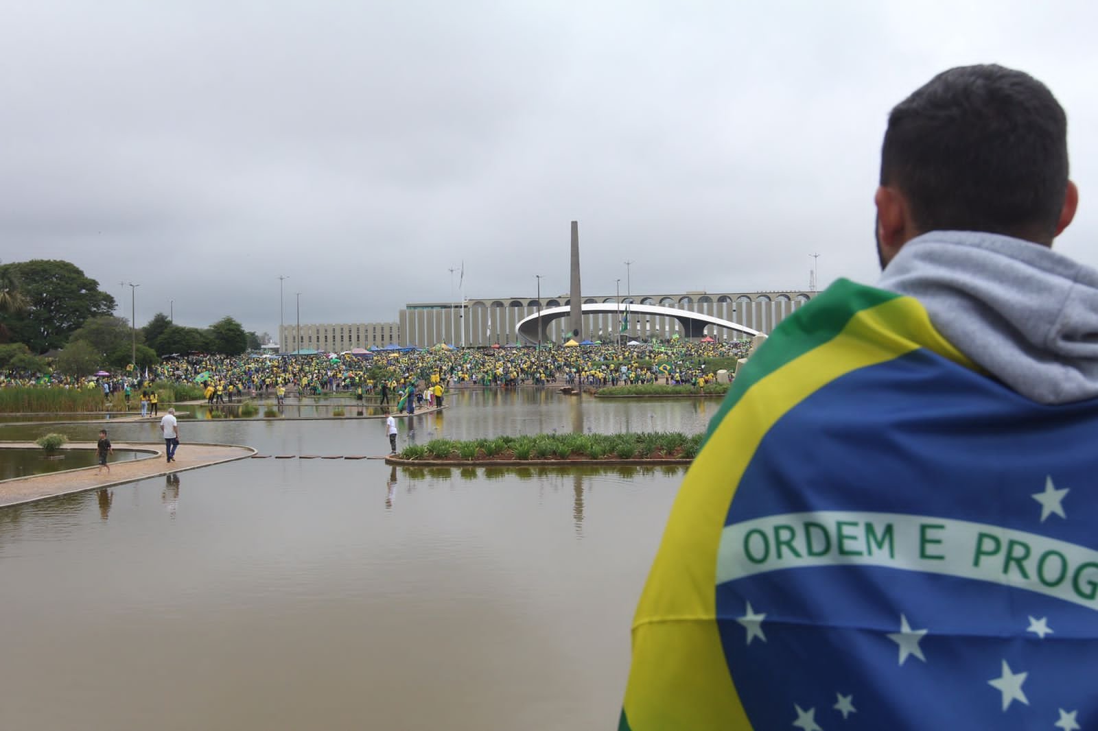 Famílias de acampamento em Brazlândia (DF) realizam ato para