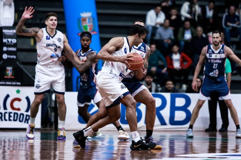 Corinthians Basquete enfrenta Brasília pelo NBB