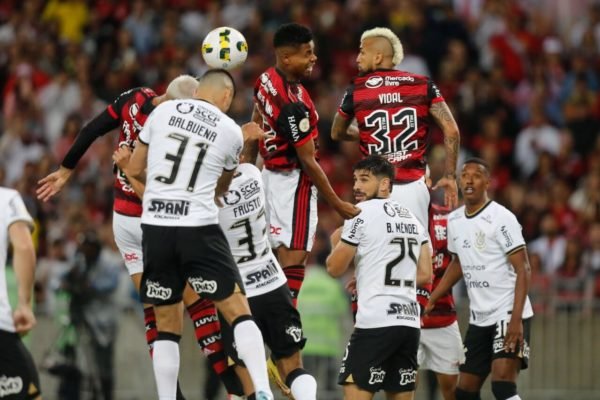 União Flarinthians: torcedores de Flamengo e Corinthians se unem em dia de  final da Libertadores