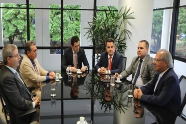 Paulo Guedes e Ciro Nogueira se reúnem com ministros do TCU