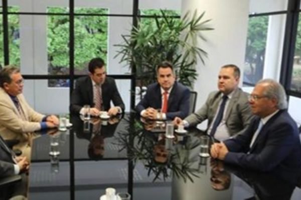 Paulo Guedes e Ciro Nogueira se reúnem com ministros do TCU