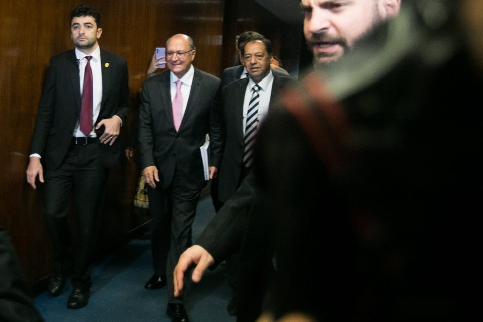 Alckmin e a equipe de transição do presidente eleito participam de reunião sobre Orçamento - Metrópoles