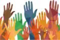 Ilustração de várias mãos coloridas levantadas para cima