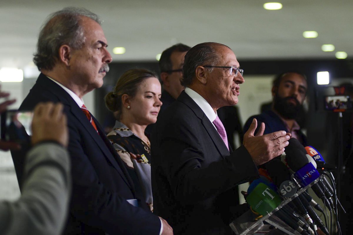 Geraldo Alckmin governo de transição. Coletiva de imprensa sobre a primeira reunião entre o senador Marcelo Castro (MDB-PI), relator geral do Orçamento 1