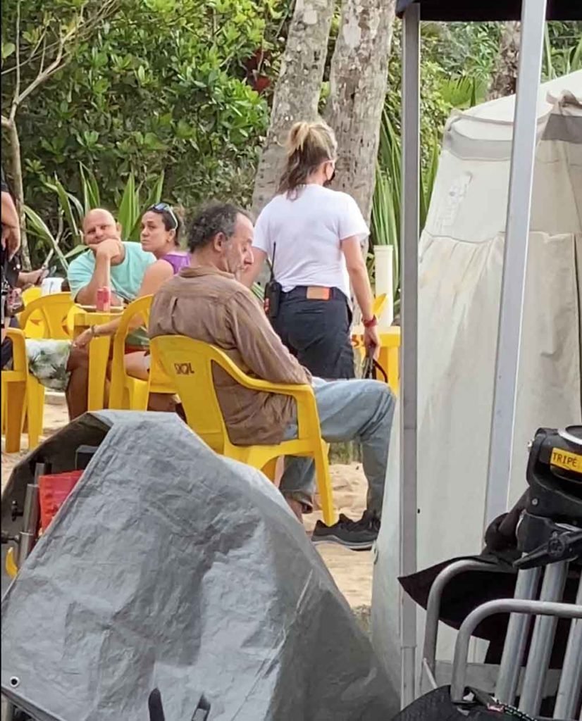 O ator Jean Reno roda filme em Ubatuba (litoral de SP)