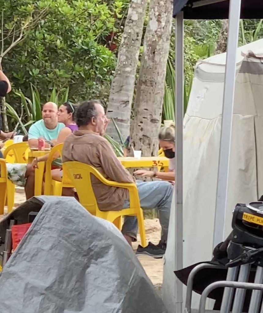 O ator Jean Reno roda filme em Ubatuba (litoral de SP)