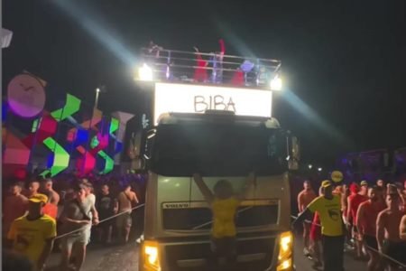 Daniela Mercury reproduz meme do patriota do caminhão - Metrópoles