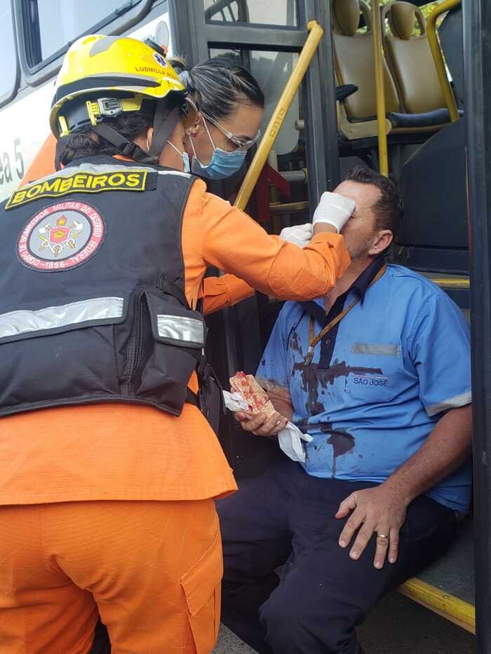 Motorista com nariz sangrando