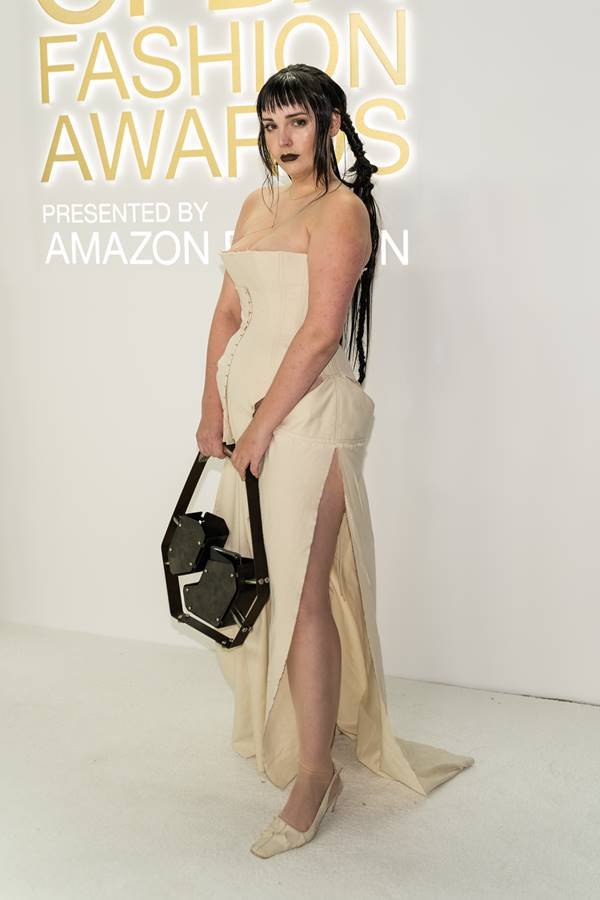 Elena Velez no CFDA Fashion Awards 2022 - Metrópoled