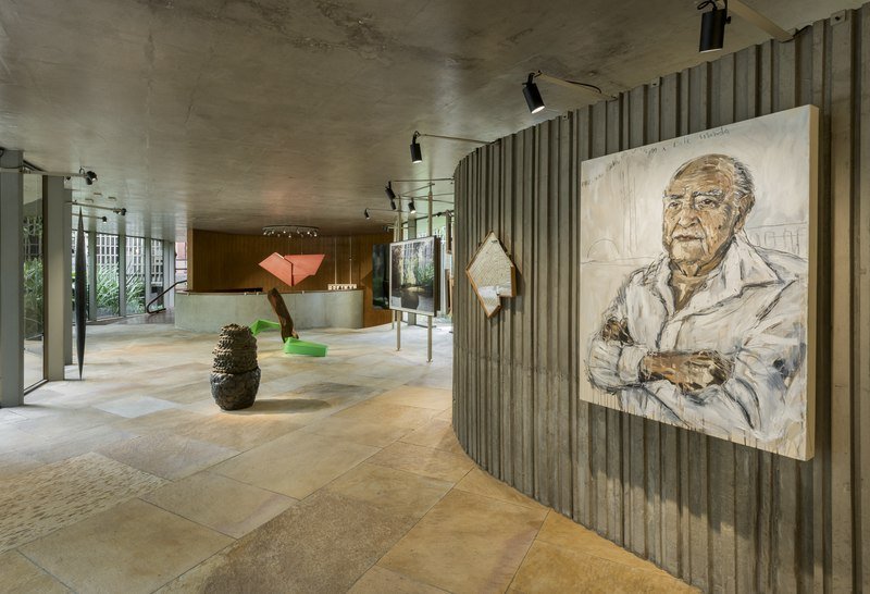 Projeto Aberto1 expõe obras de arte em casa projetada por Oscar Niemeyer
