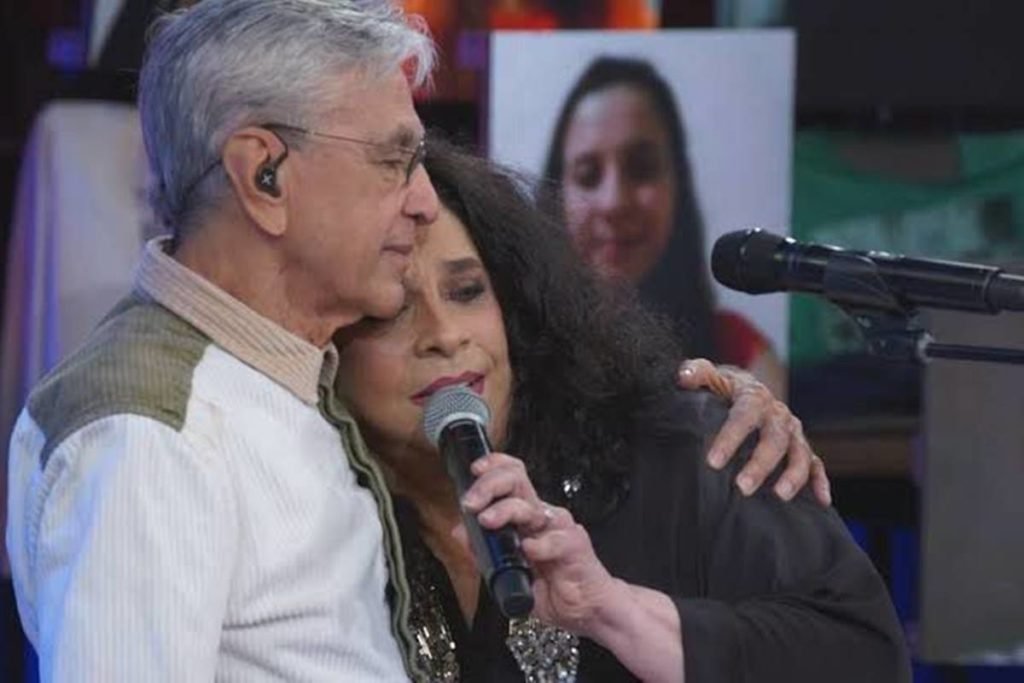 Gal Costa y Caetano Veloso se abrazan - Metrópoles