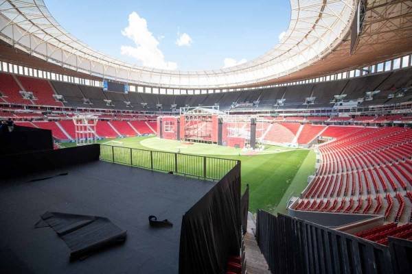 Montagem do palco para o show do The Killers