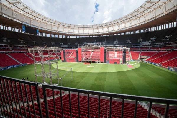 Montagem do palco para o show do The Killers