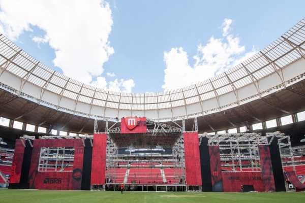 Montagem do palco para o show do The Killers