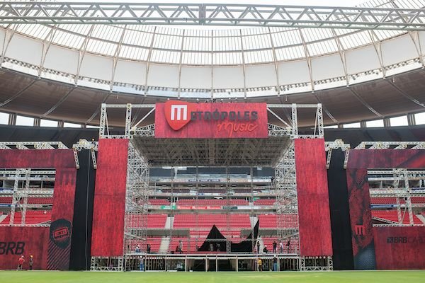 Montagem do palco do show do The Killers-Metrópoles