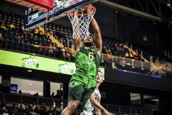 Brasil vence o México e estreia com vitória no Basquete Masculino