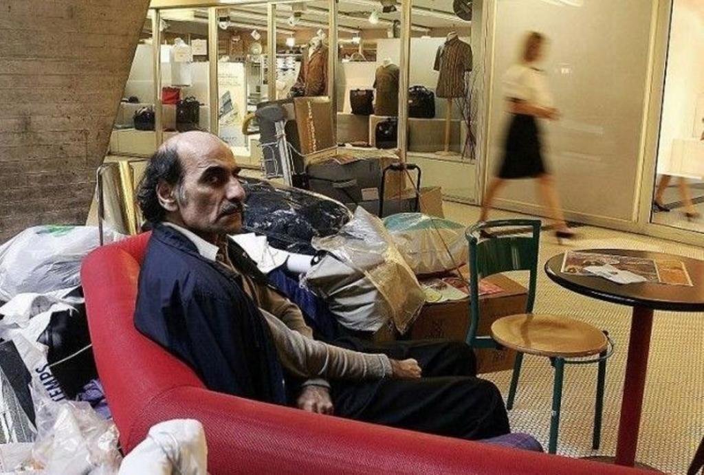Mehran Karimi Nasseri no aeroporto da França
