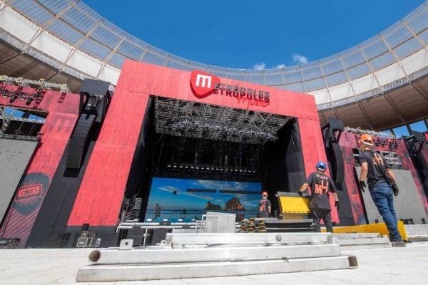 Montagem do palco do show do The Killers-Metrópoles