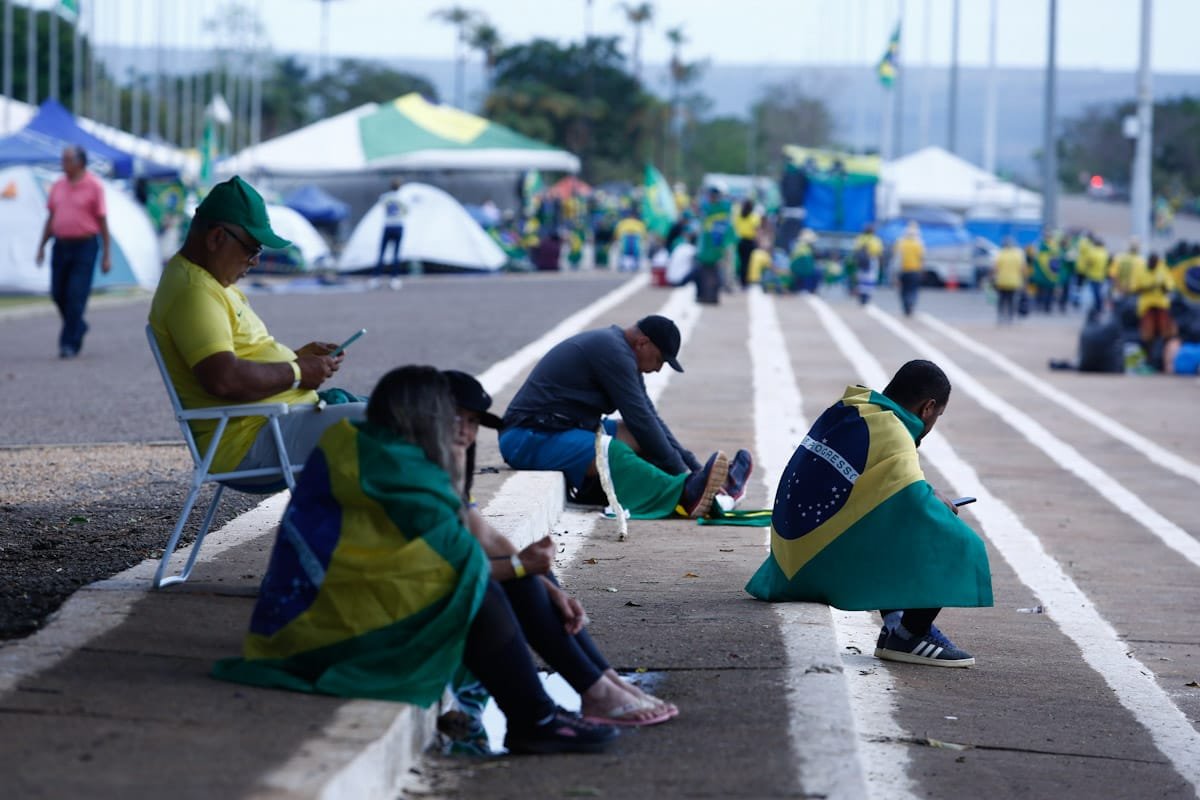 Jovens tentam invadir carreta com crianças e causam briga generalizada com  os pais - Fotos - R7 Minas Gerais