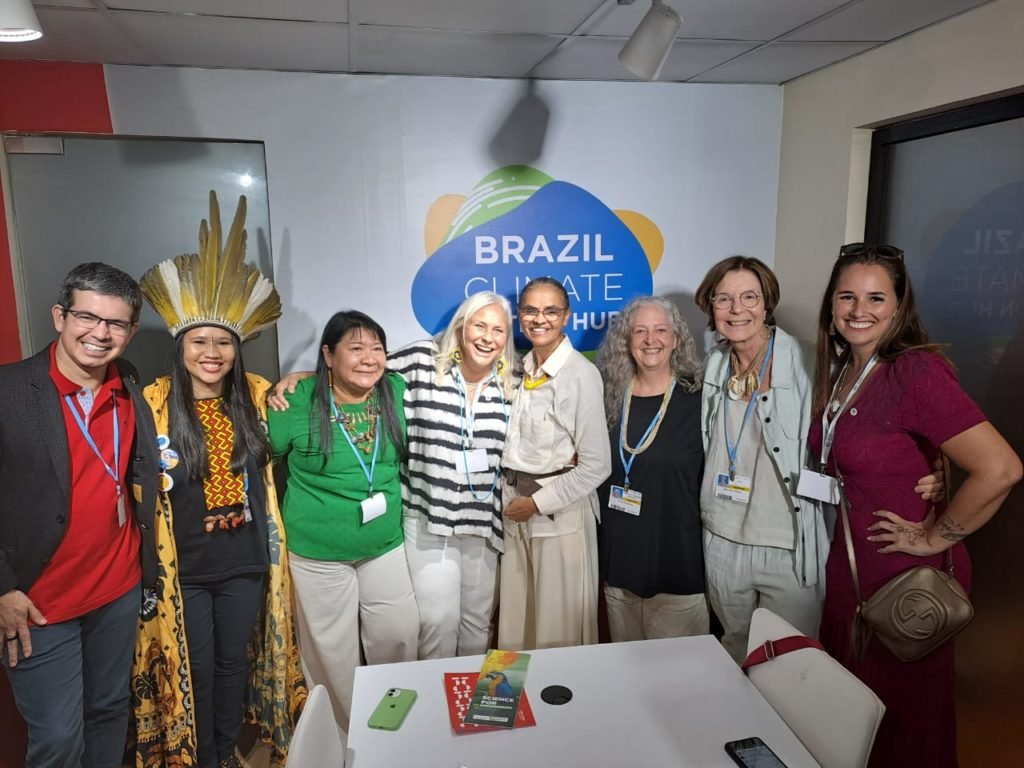 Apresentação de indígenas durante a COP27
