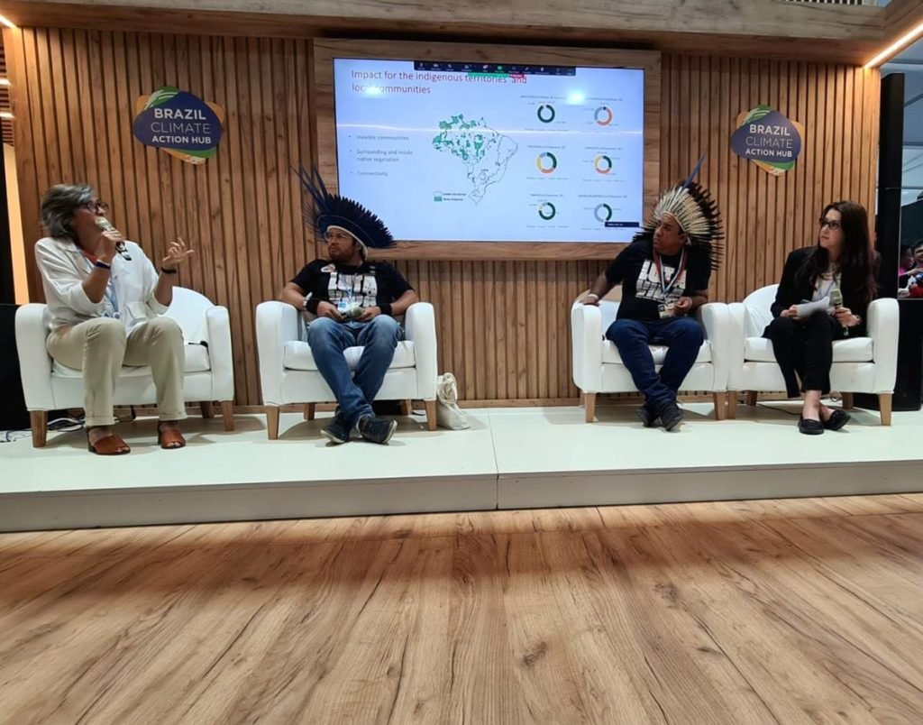 Apresentação de indígenas durante a COP27