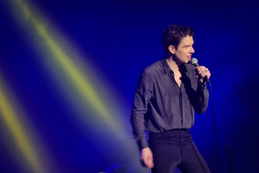 Brandon Flowers cantando - Metrópoles
