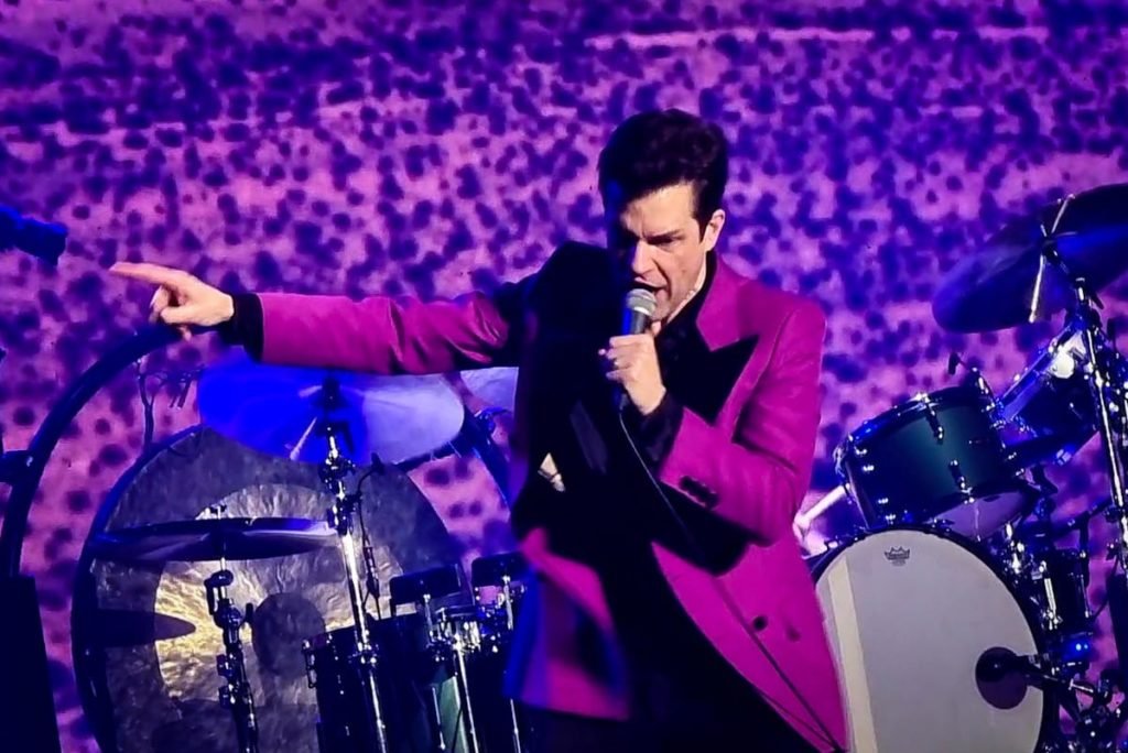 Brandon Flowers cantando - Metrópoles