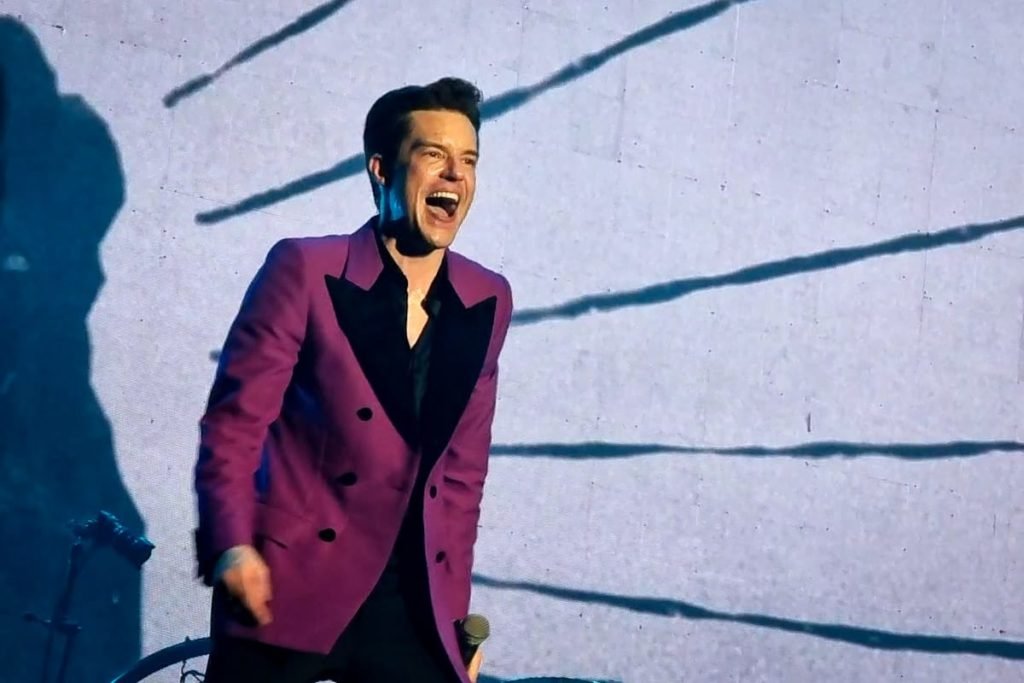 Brandon Flowers cantando - Metrópoles