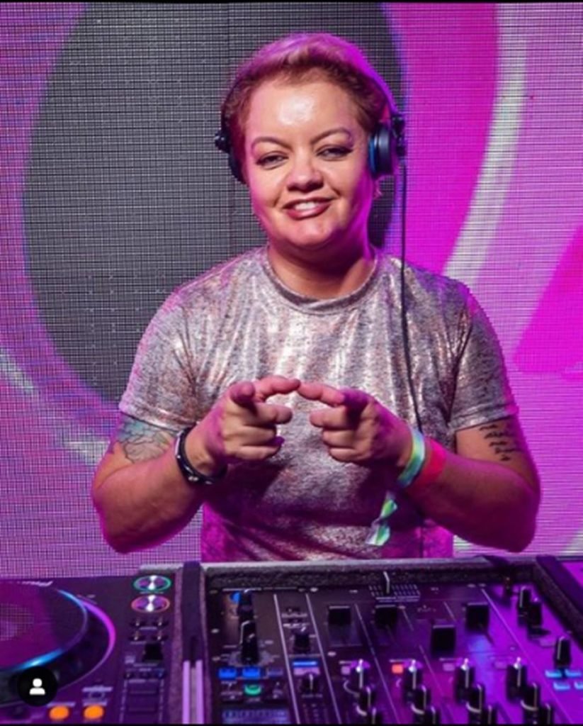 mulher DJ
