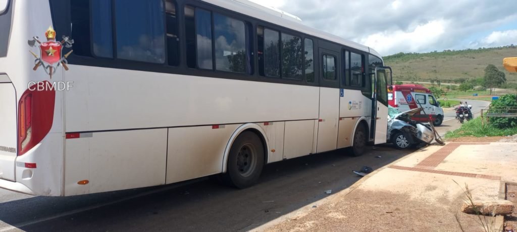 Ônibus branco