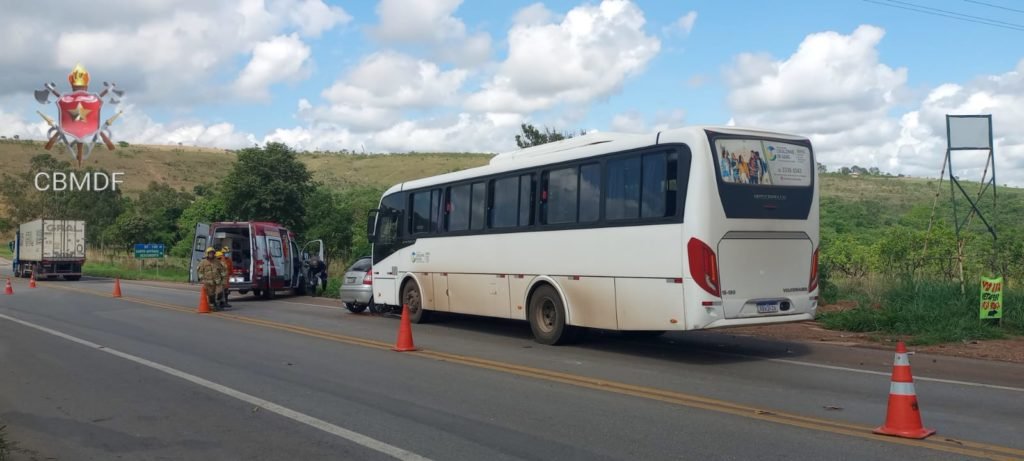 ônibus branco