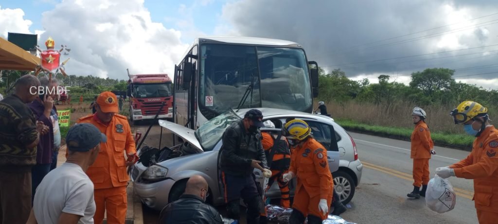 Bombeiros socorrem vítima