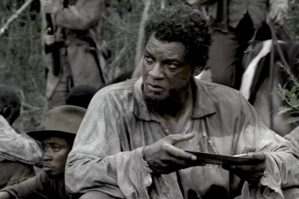 Foto em preto e branco de Will Smith no filme Emancipation - Metrópoles