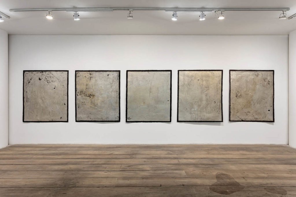 Imagem Colorida: Exposição “Lugar de Passagem”, de Hilal Sami Hilal, na Galeria Marília Razuk