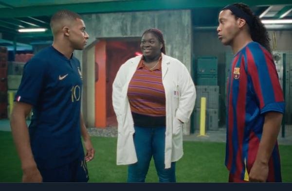 No vídeo da Nike para a Copa, Mbappé enfrenta Ronaldo e Ronaldinho