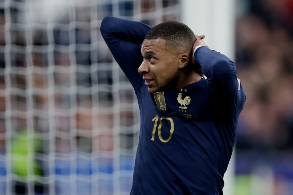 FIGURINHA COPA FIFA 2022 FRANCE KYLIAN MBAPPÉ Nº FRA 19