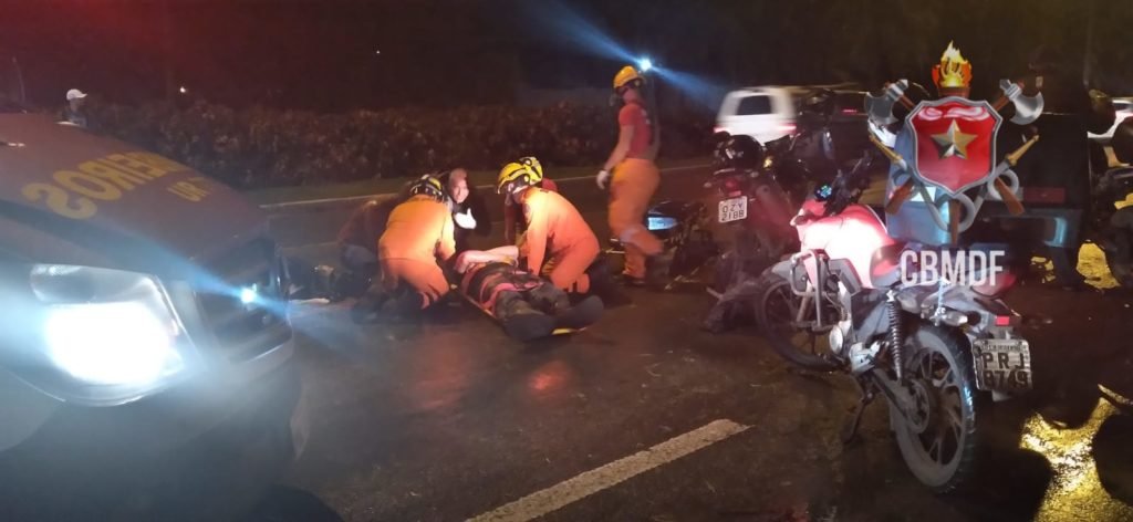 Motociclista é socorrido pelos bombeiros