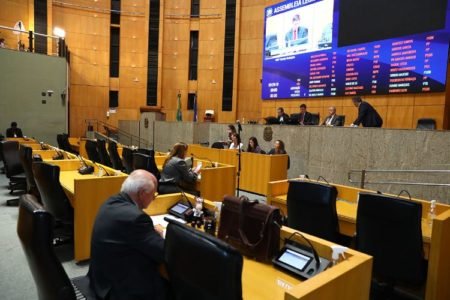 Sessão na Ales: deputados votam a PL 188/2022