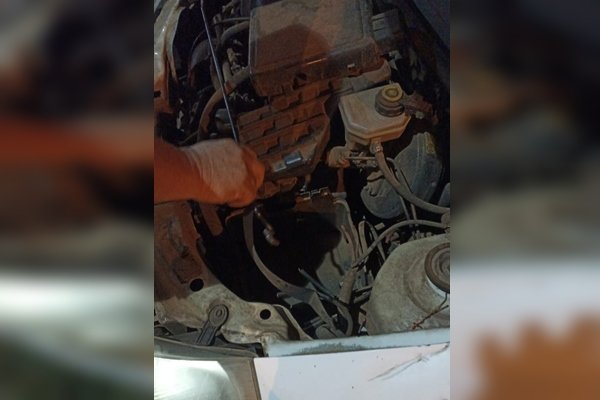 Foto do motor de um carro