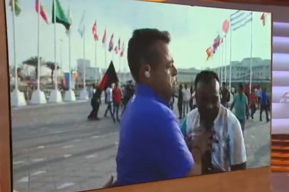 Vídeo: repórter da globo se assusta e empurra torcedor no Catar | Metrópoles