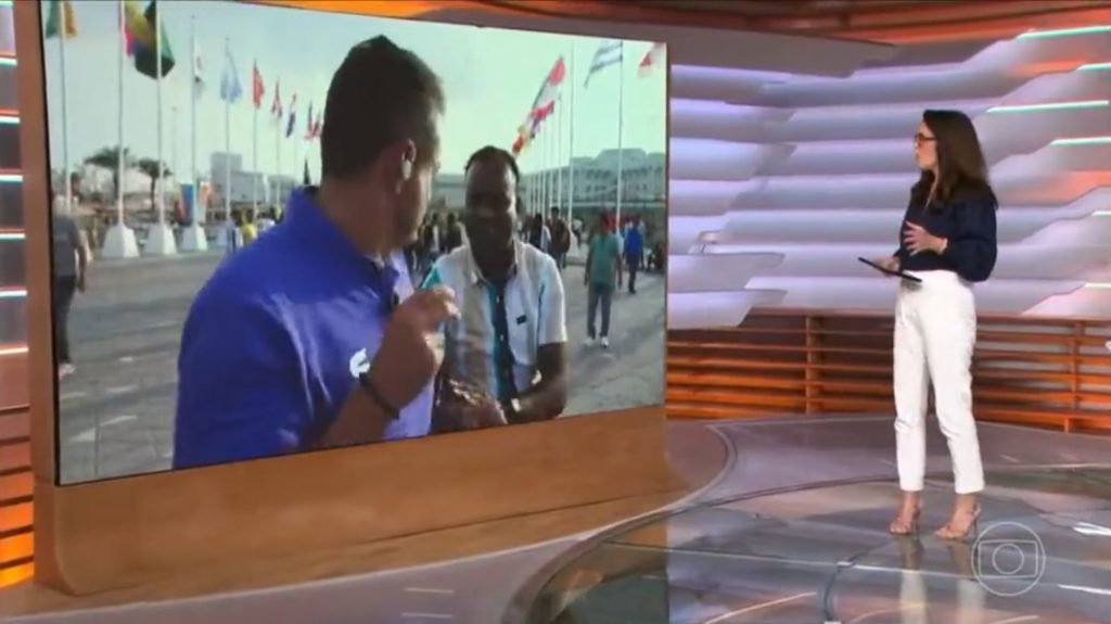 Imagens do Bom Dia Brasil, da Rede Globo. Erick Faria empurra torcedor ao vivo - Metrópoles