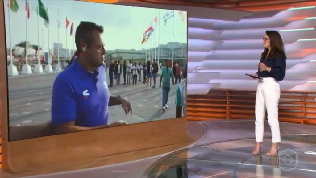 Imagens do Bom Dia Brasil, da Rede Globo. Erick Faria empurra torcedor ao vivo - Metrópoles