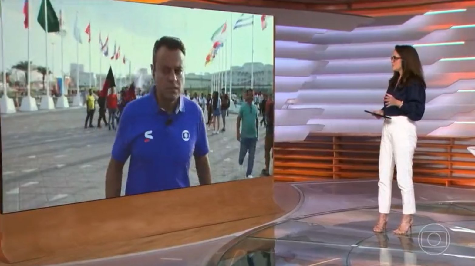 Repórter da Globo se manifesta após empurrão em torcedor ao vivo |  Metrópoles